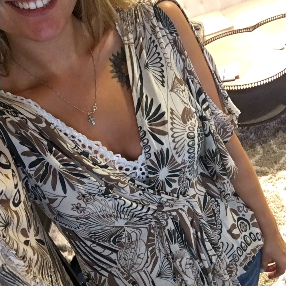 Cold shoulder top